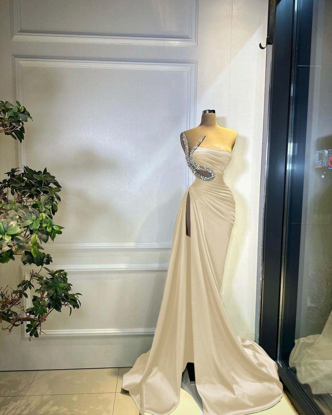 Strapless Sleeveless Long Mermaid Split Prom Dress With Beading