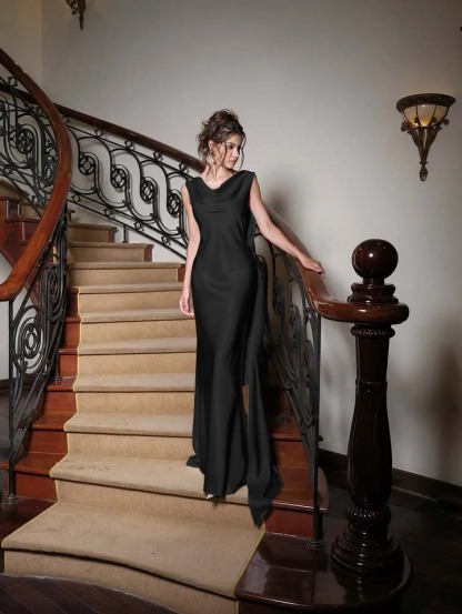 Charming V Neck Sleeveless Long Mermaid Prom Dress With Pleated