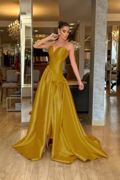 Stunning Strapless Sleeveless Long Split Prom Dress With Pleated