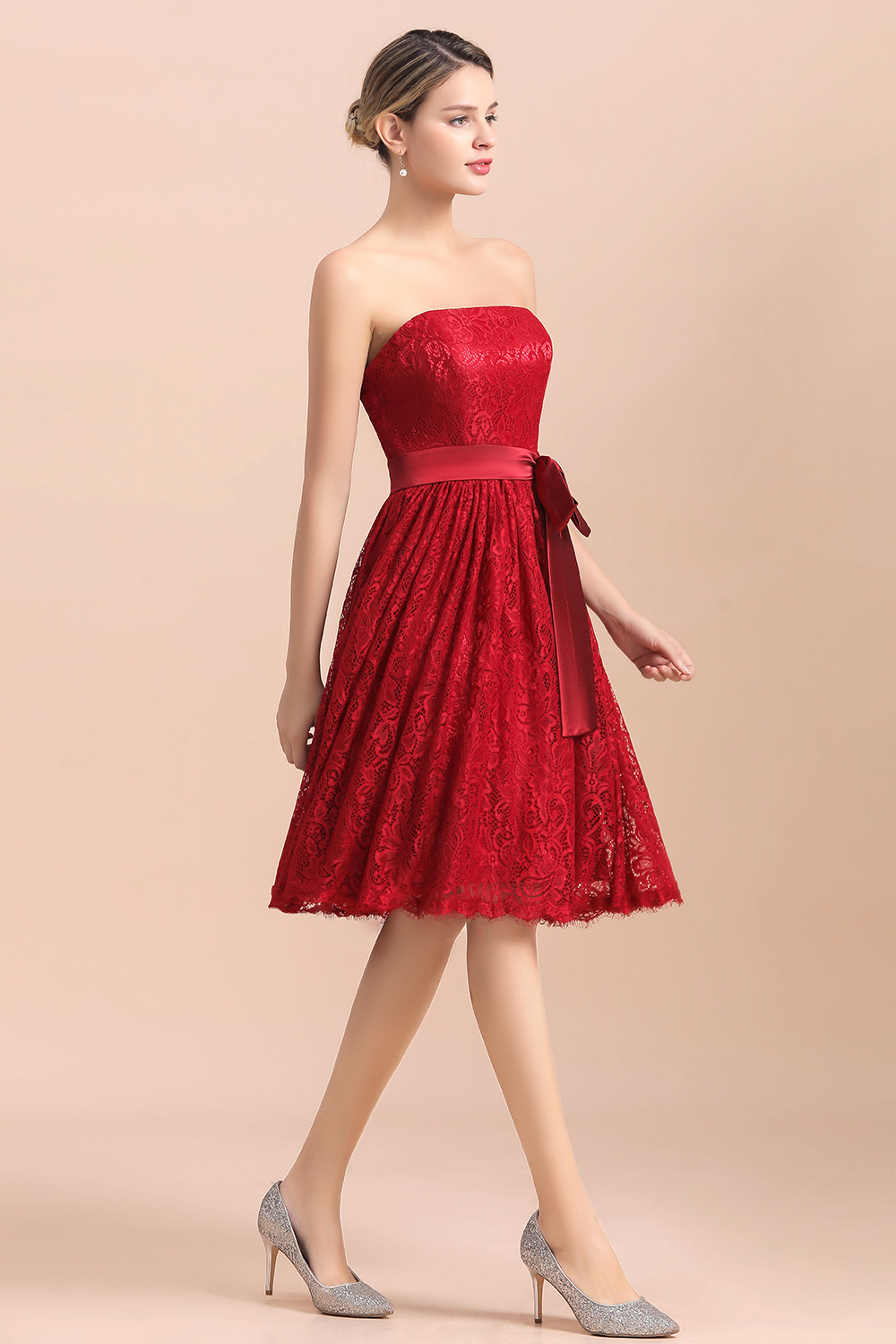 BMbridal Pretty Strapless Red Lace Bridesmaid Dresses Sleeveless Short Wedding Party Dress with Sash-BMbridal