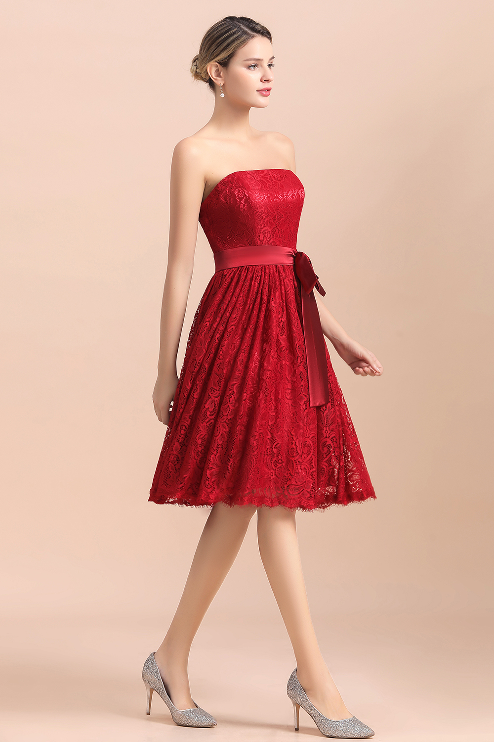 BMbridal Pretty Strapless Red Lace Bridesmaid Dresses Sleeveless Short Wedding Party Dress with Sash-BMbridal