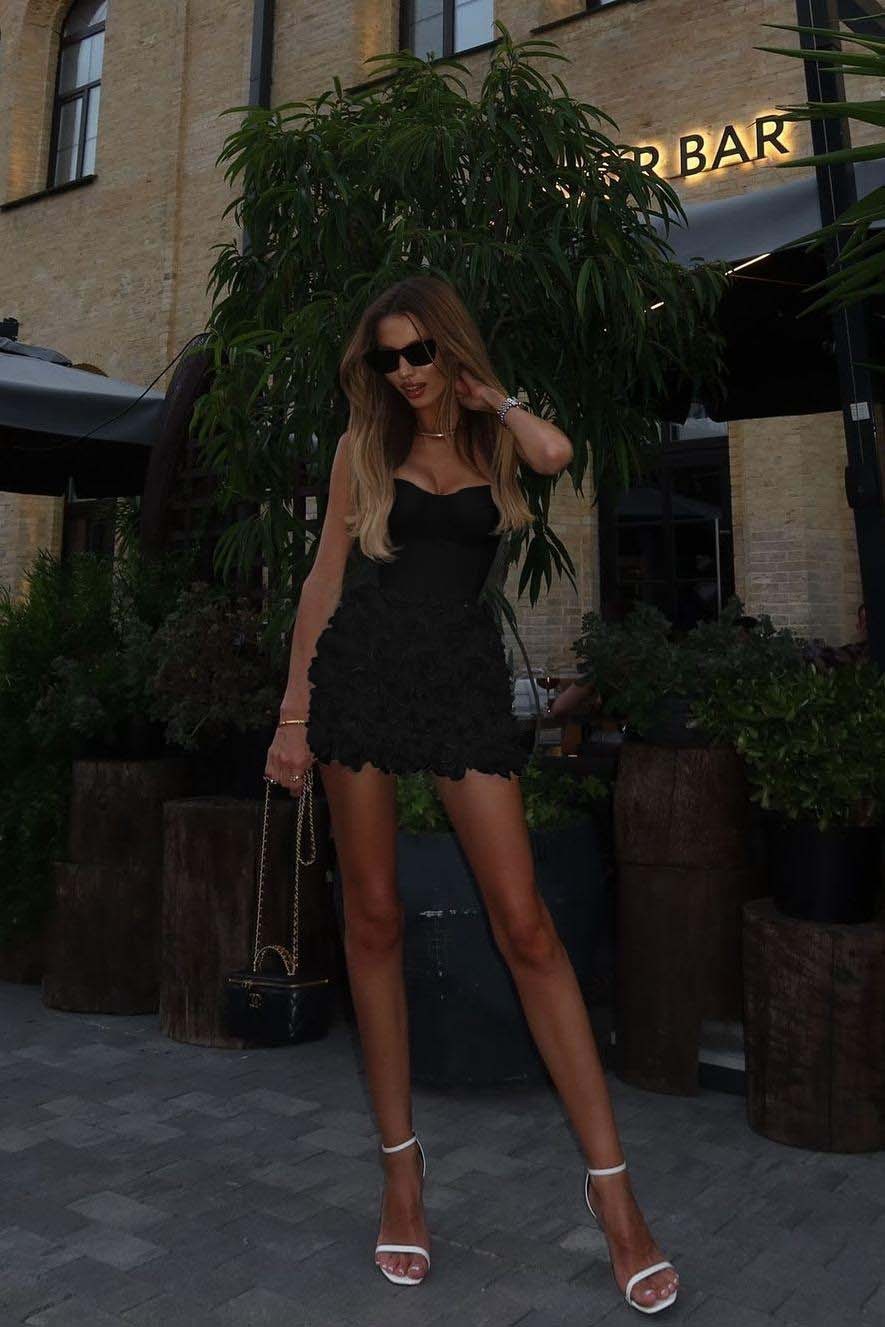 White Strapless Sleeveless Sweetheart Short Prom Dress With Flower Appliques