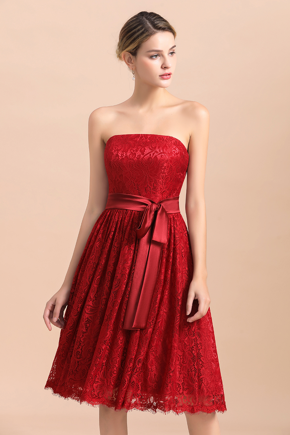 BMbridal Pretty Strapless Red Lace Bridesmaid Dresses Sleeveless Short Wedding Party Dress with Sash-BMbridal