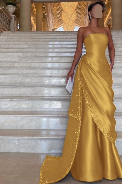 Chic Strapless Sleeveless Long Prom Dress With Pleated Beading