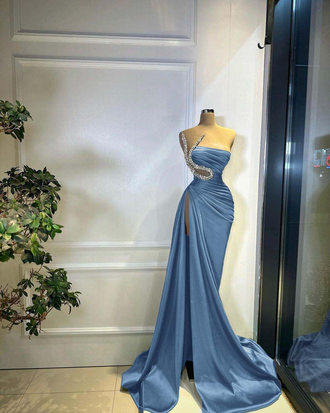 Strapless Sleeveless Long Mermaid Split Prom Dress With Beading