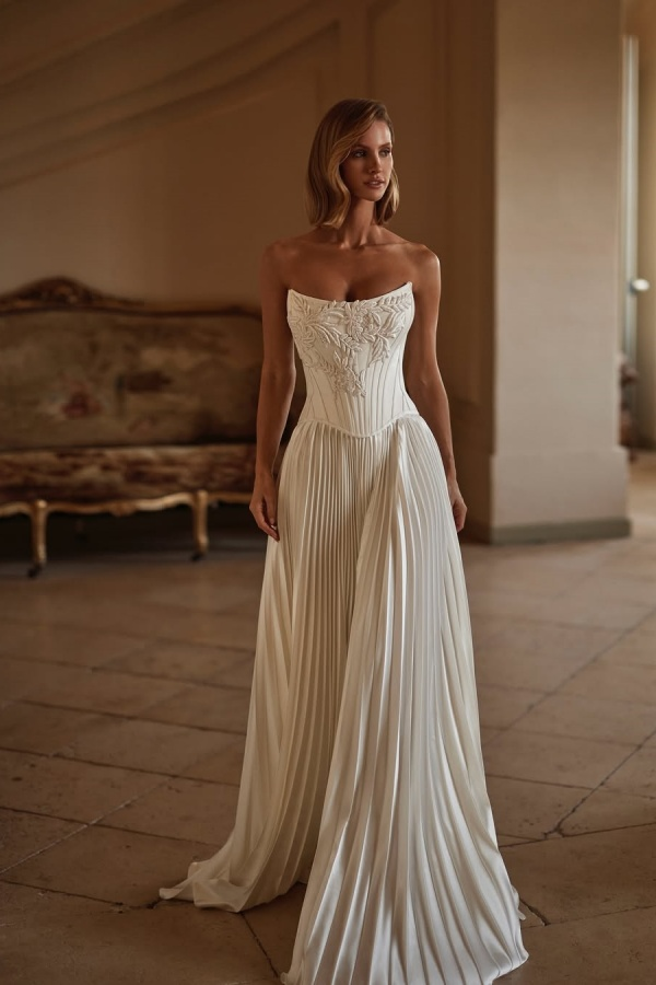 Strapless Sleeveless Long Prom Dress With Appliques Pleated