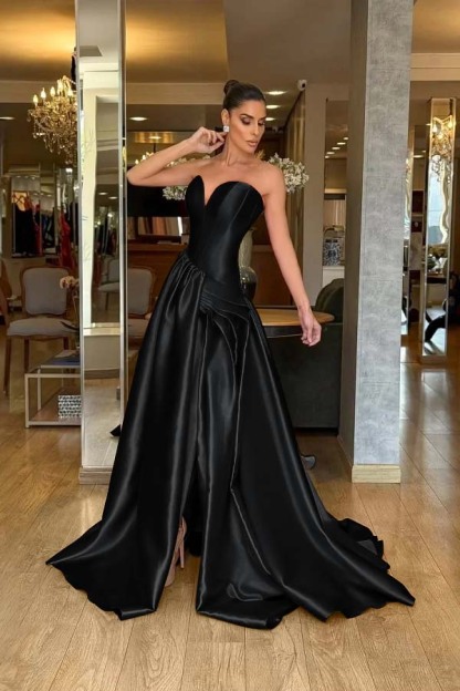 Stunning Strapless Sleeveless Long Split Prom Dress With Pleated