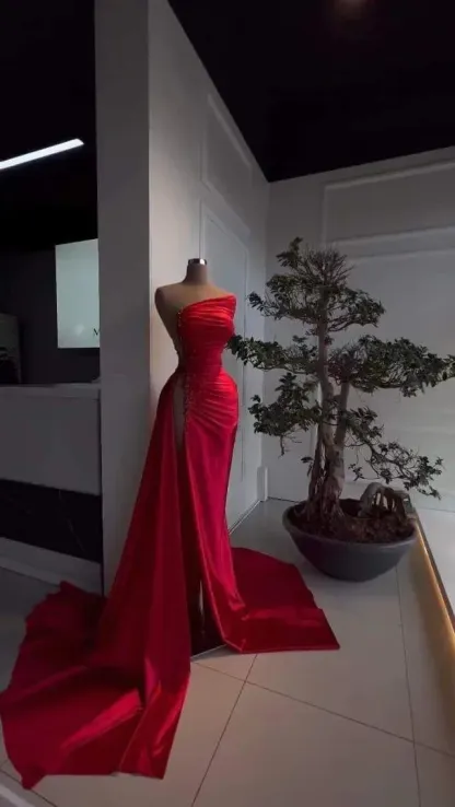 Red Pearl Strapless Prom Dress Long Slit Sleeveless With Beading