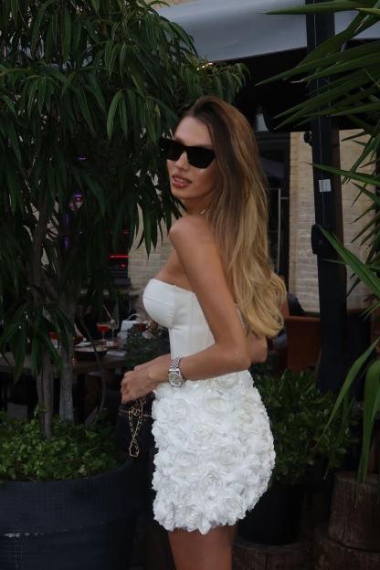 White Strapless Sleeveless Sweetheart Short Prom Dress With Flower Appliques