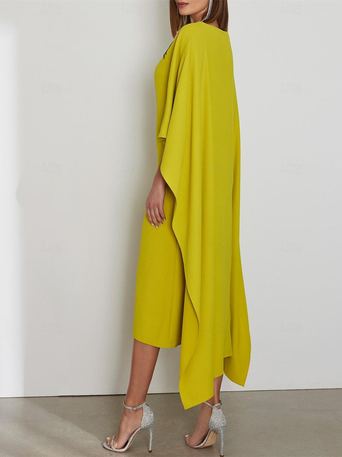 Short Sleeve Cocktail Dresses with Appliques – Sheath/Column Scoop