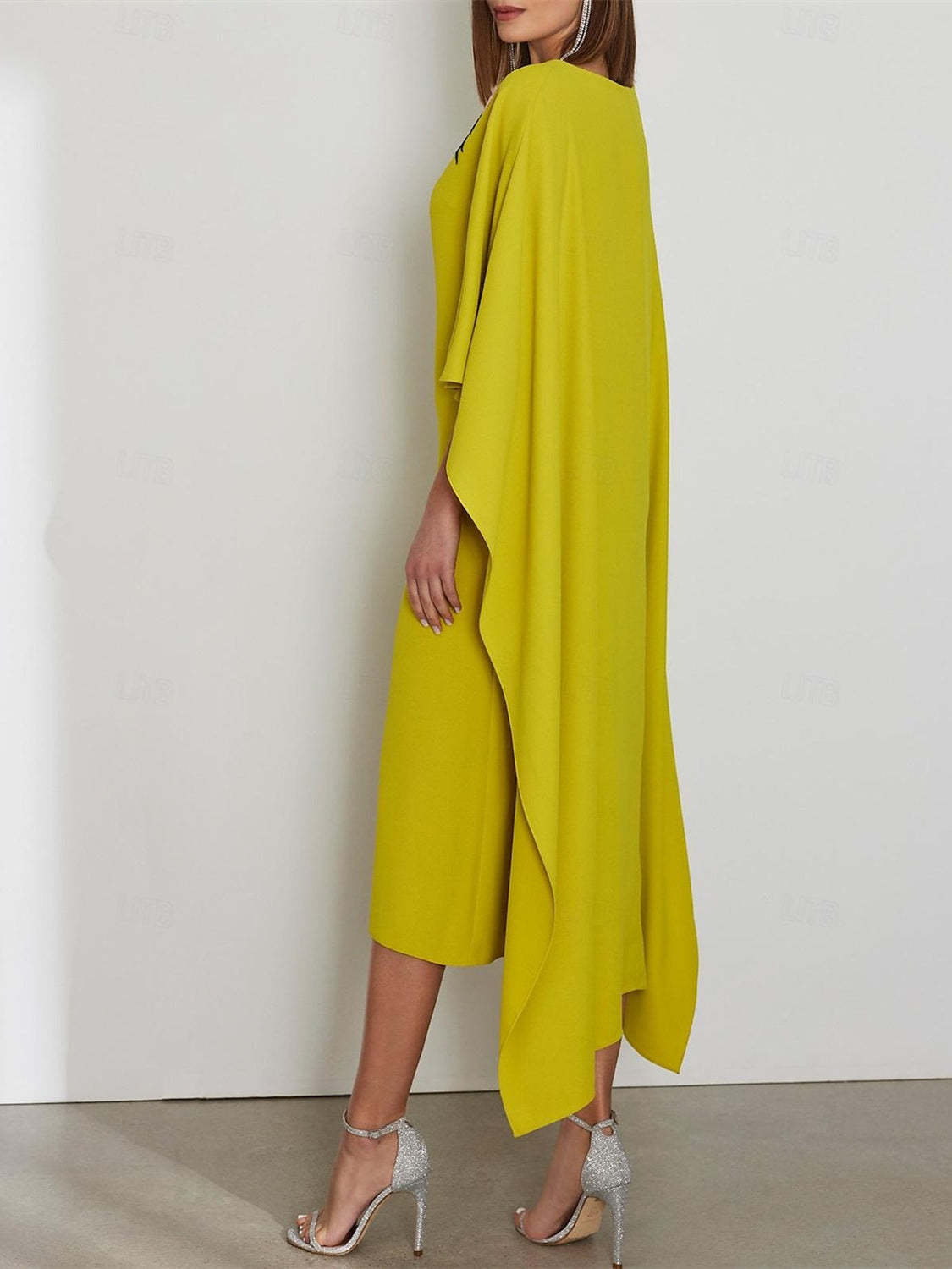 Short Sleeve Cocktail Dresses with Appliques – Sheath/Column Scoop