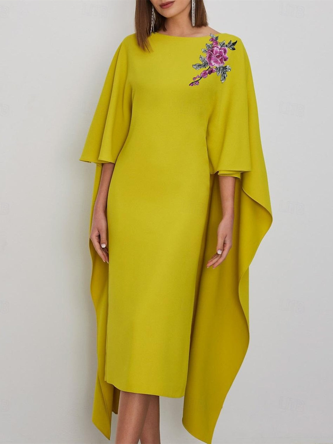 Short Sleeve Cocktail Dresses with Appliques – Sheath/Column Scoop