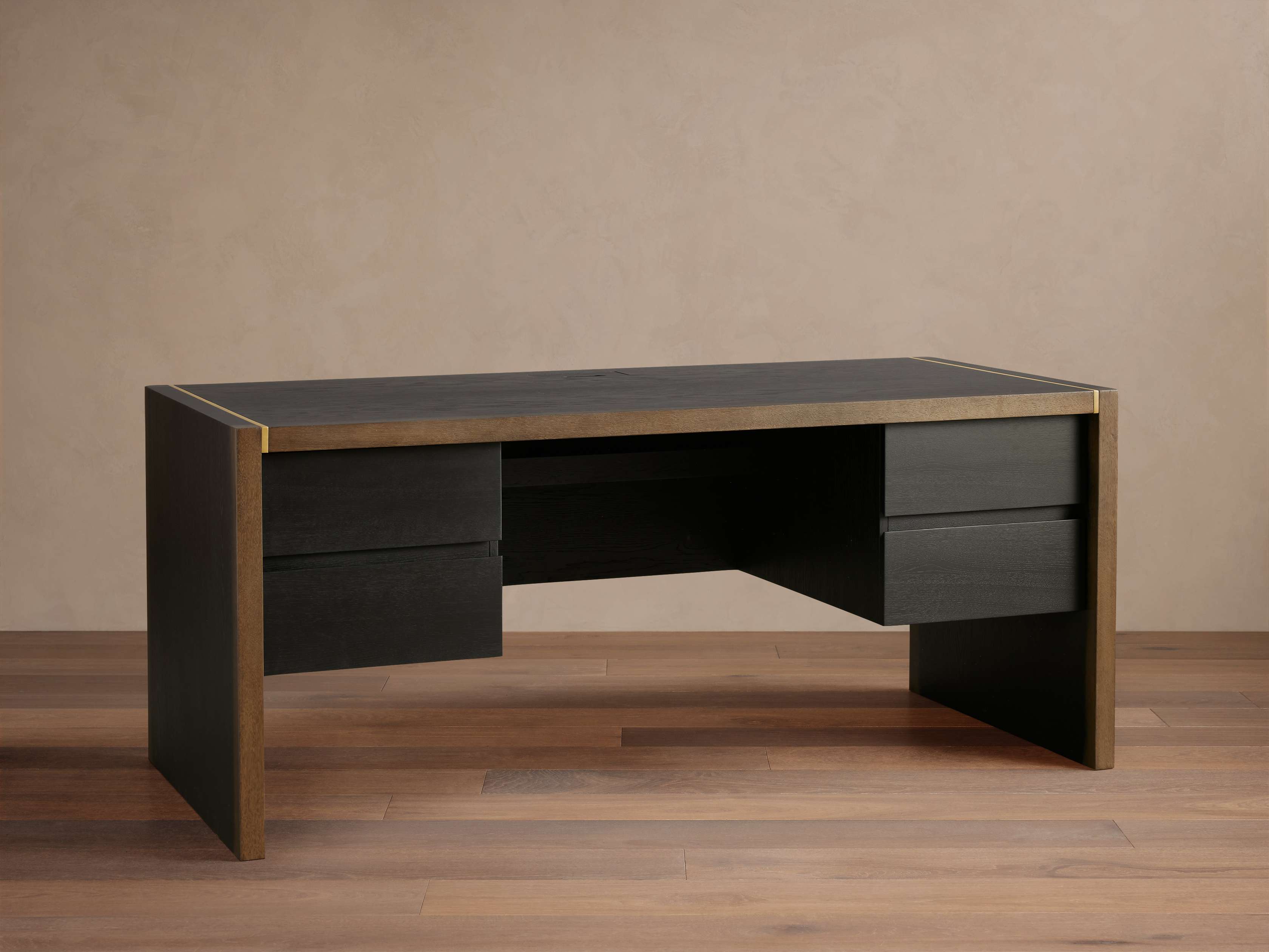Mihaela Executive Desk