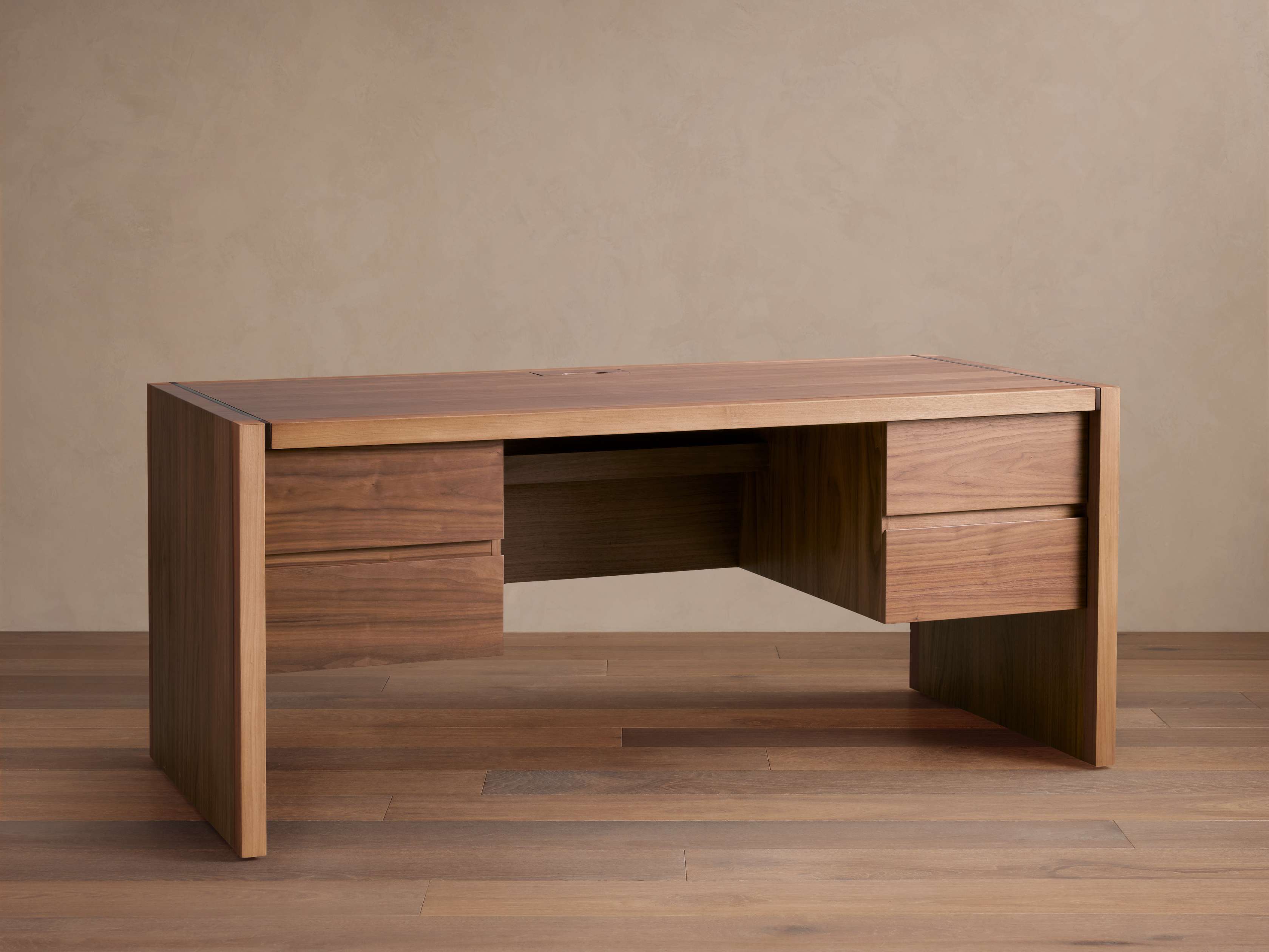 Mihaela Executive Desk