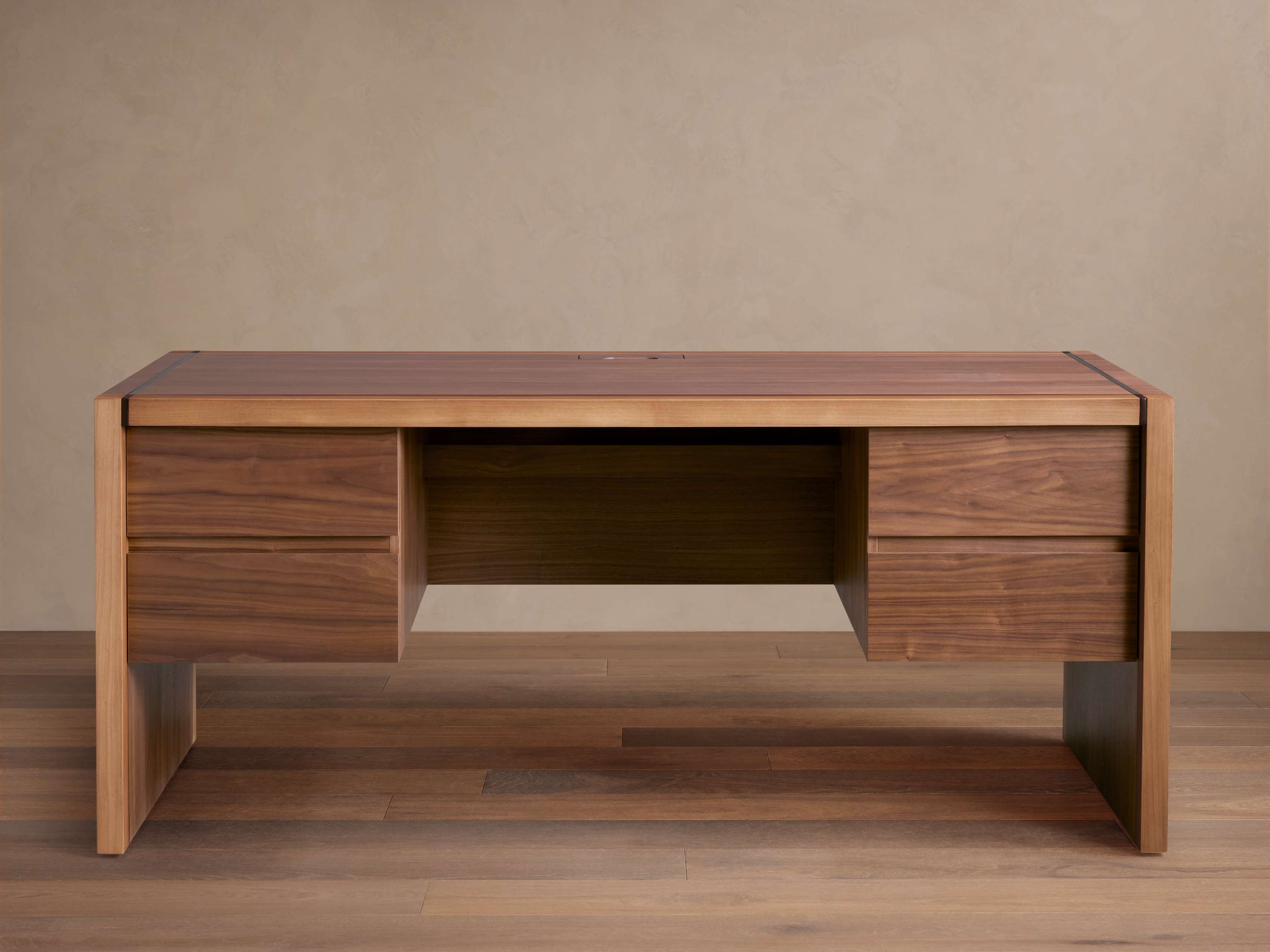 Mihaela Executive Desk