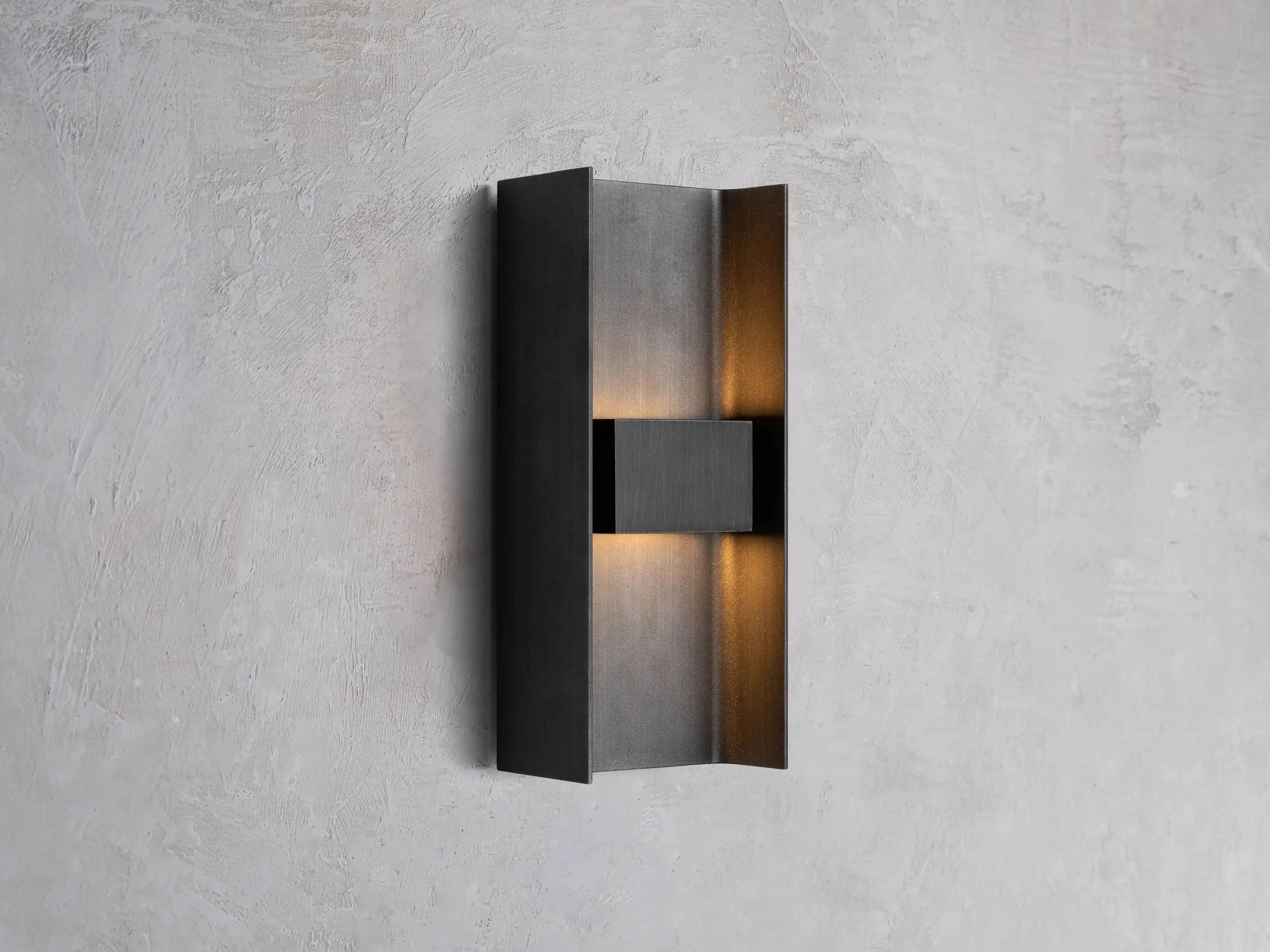 Silas Outdoor Wall Sconce-Vancei