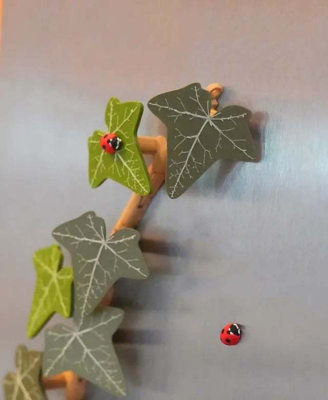 Ivy Fridge Magnet with Articulating Stems