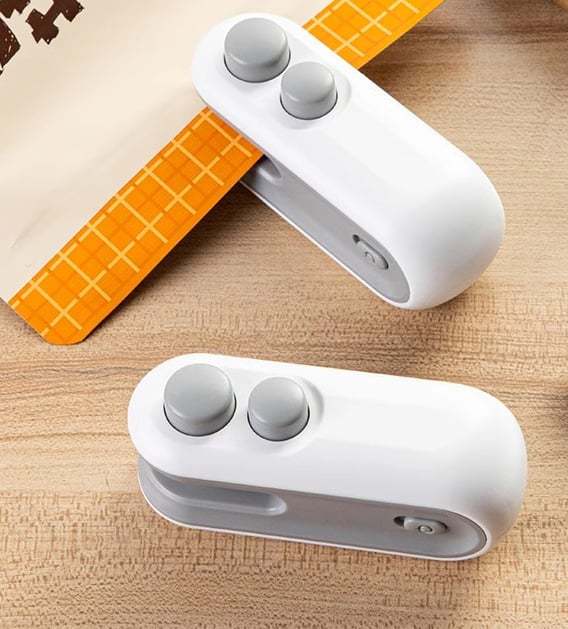 Small 2-in-1 Rechargeable Magnetic Snack Sealer Household Mini Sealing Machine