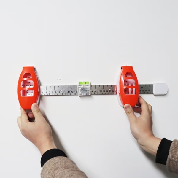 🔥Effortless Dual-Nail Picture Hanger with Built-in Level! 🎯🖼️