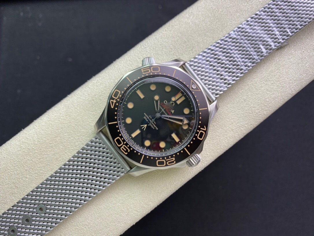 OMEGA SEAMASTER DIVER 300M 007 EDITION 210.90.42.20.01.001 OR FACTORY BLACK BEZEL