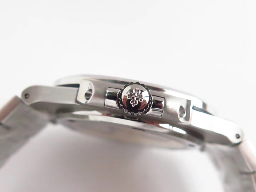 Patek Philippe Nautilus 5711/1A-011 White Dial