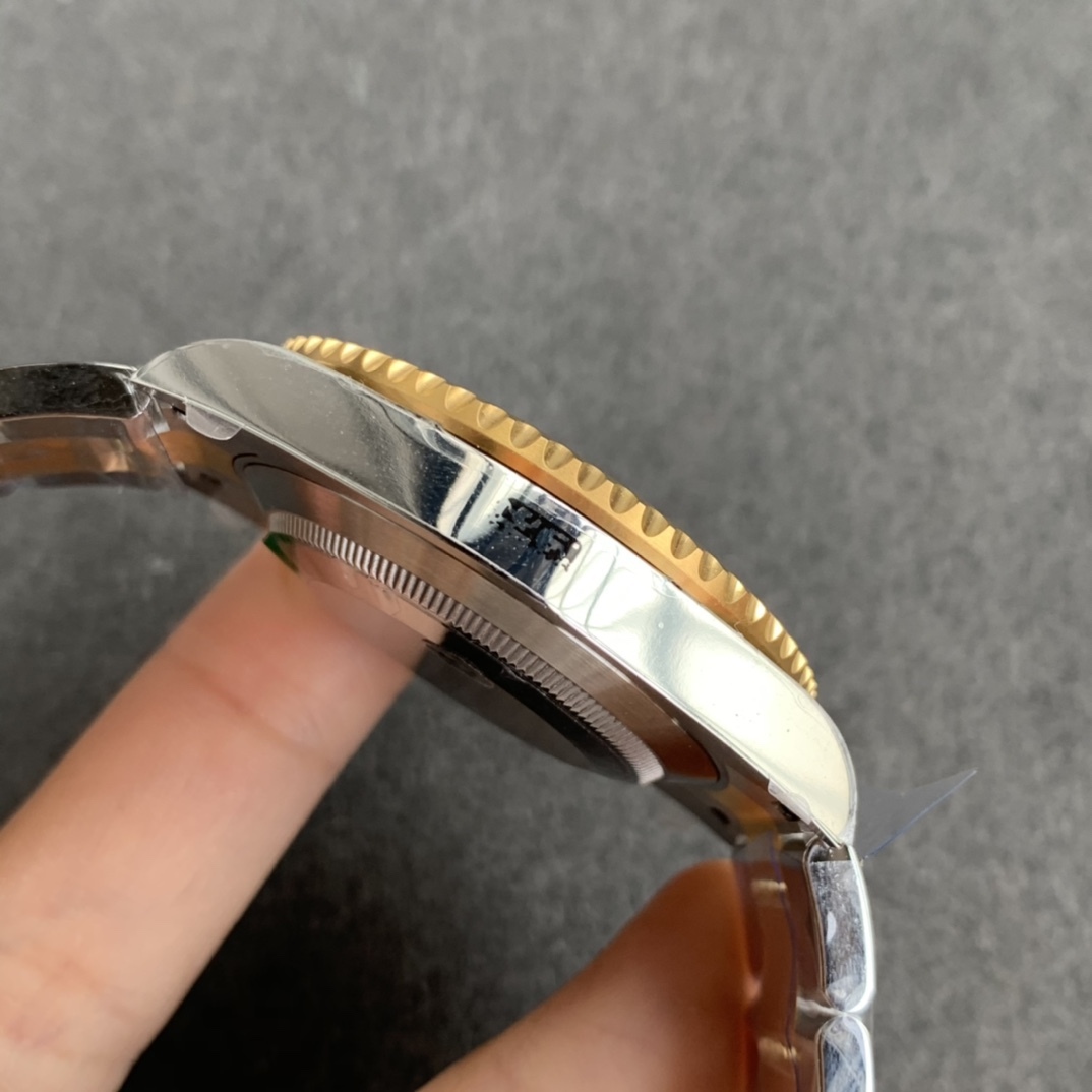 Rolex Two-Tone Black Submariner Limited Edition Gold-Plated Edition Featuring the 3135 Movement 904L Stainless Steel