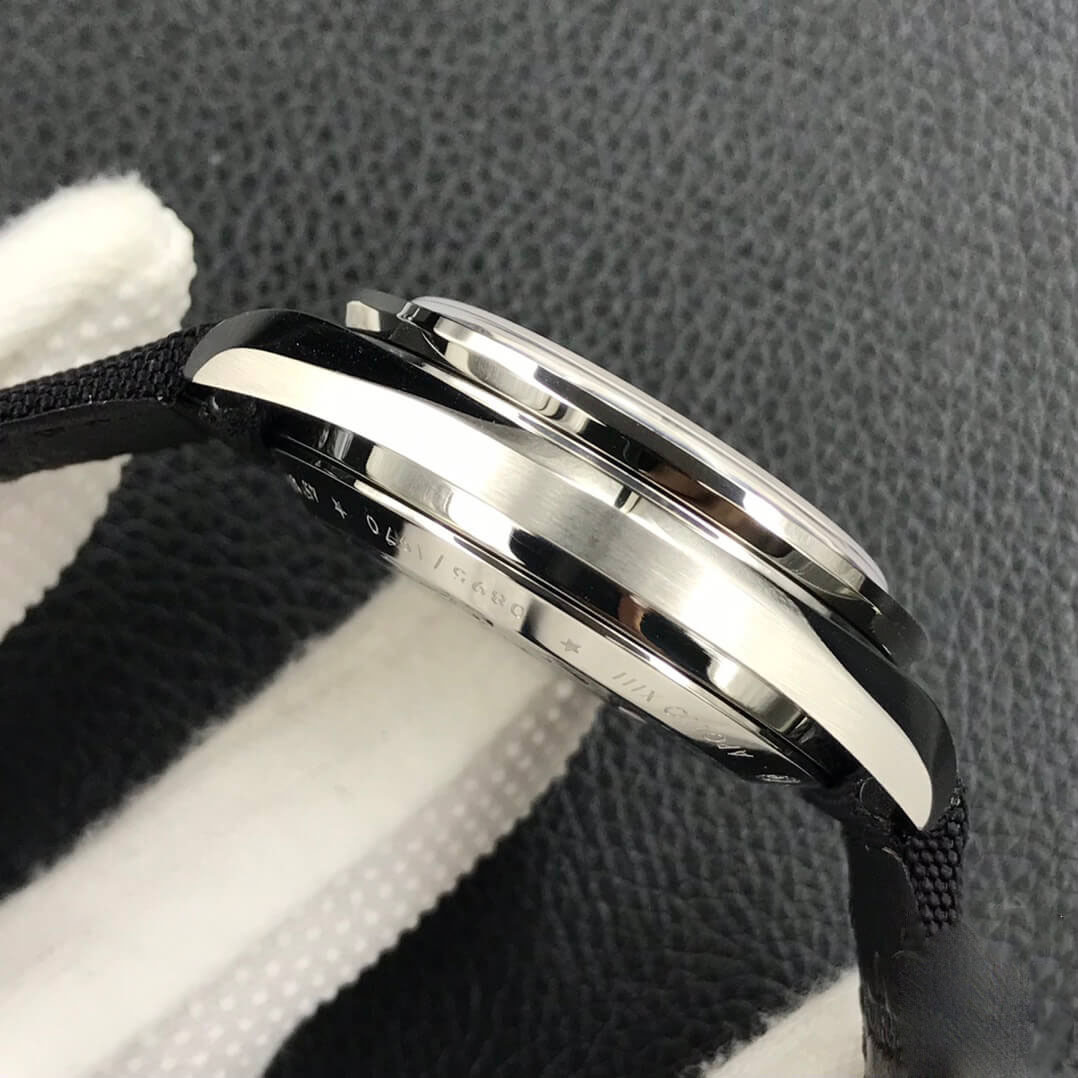 OMEGA SPEEDMASTER SNOOPY AWARD 311.32.42.30.04.003 OM FACTORY BLACK STRAP