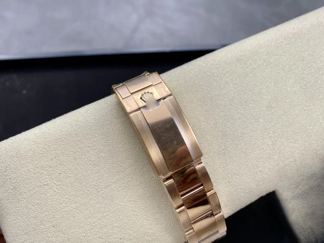 ROLEX COSMOGRAPH DAYTONA M116505-0009 CLEAN FACTORY GOLD STRAP