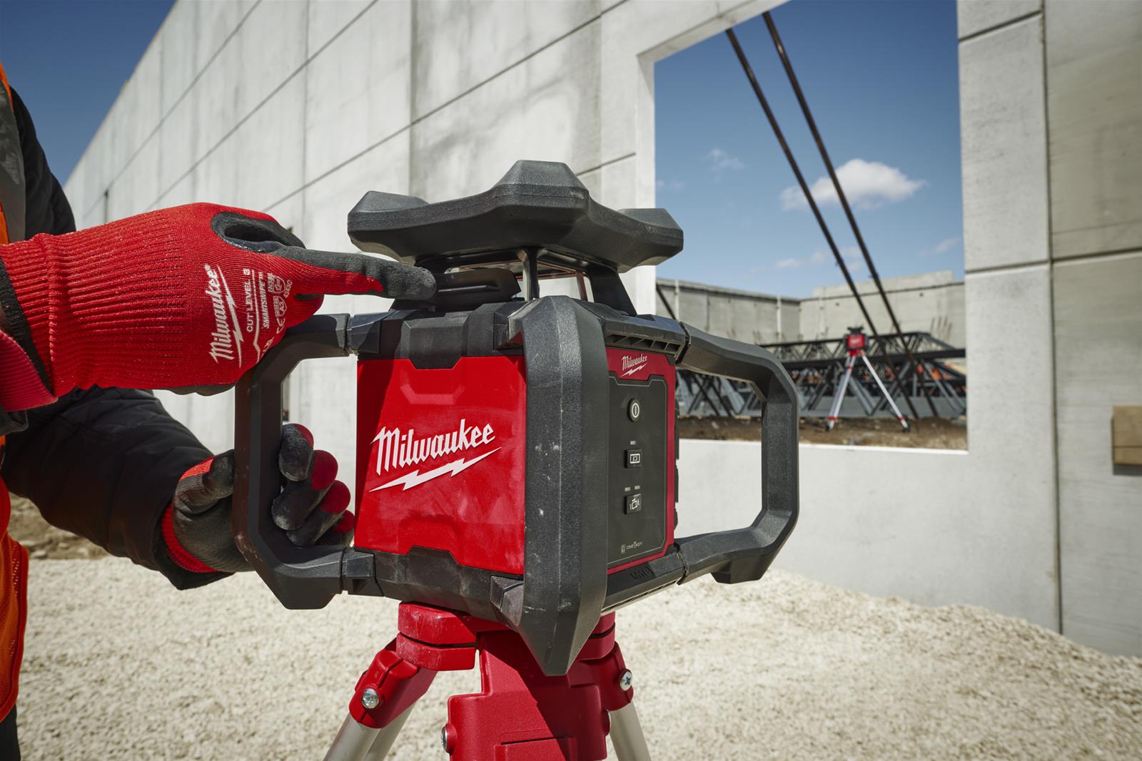 Milwaukee Tool 3701-21T Milwaukee M18 Red Exterior Rotary Laser Level Kit  with Receiver, Tripod and Grade Rod | Summit Racing