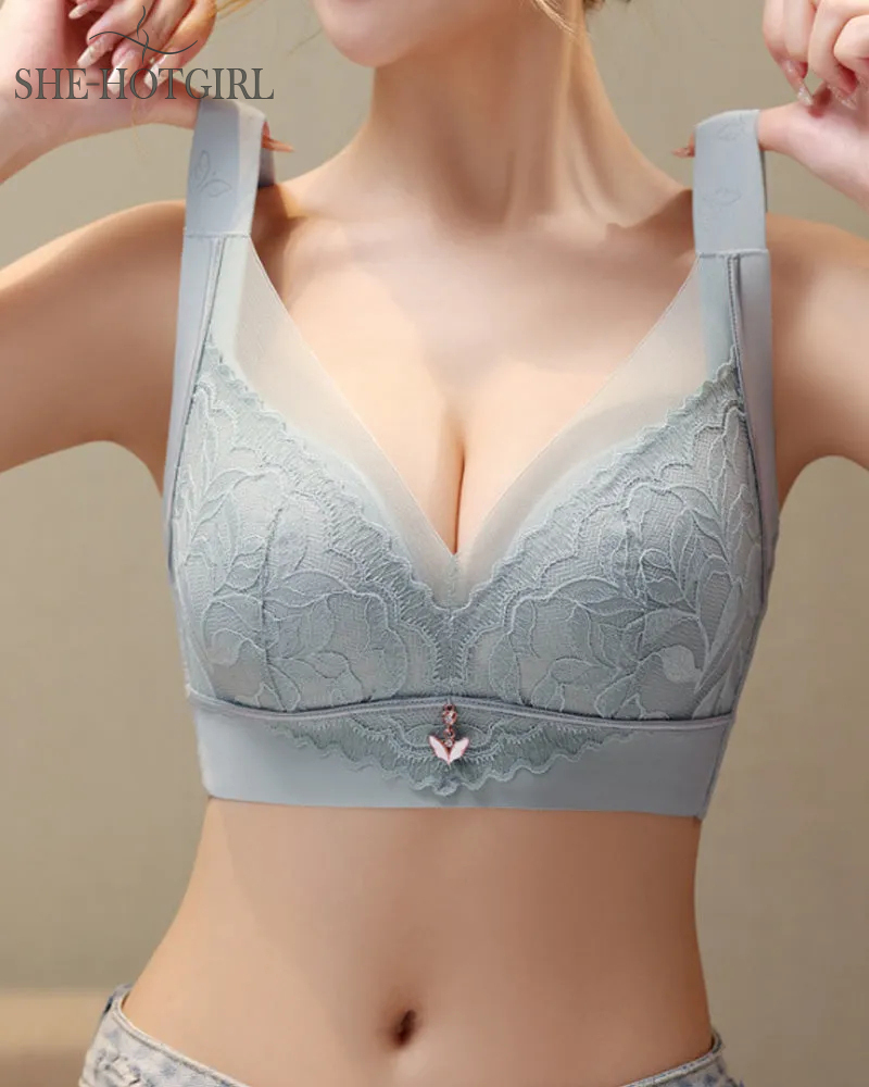 Non-wired push up minimizer bra made of lace