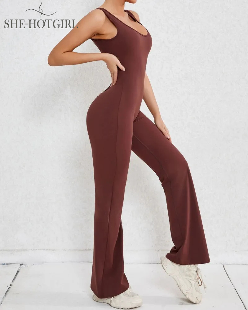 Sporty yoga jumpsuit with flared legs and hollow back