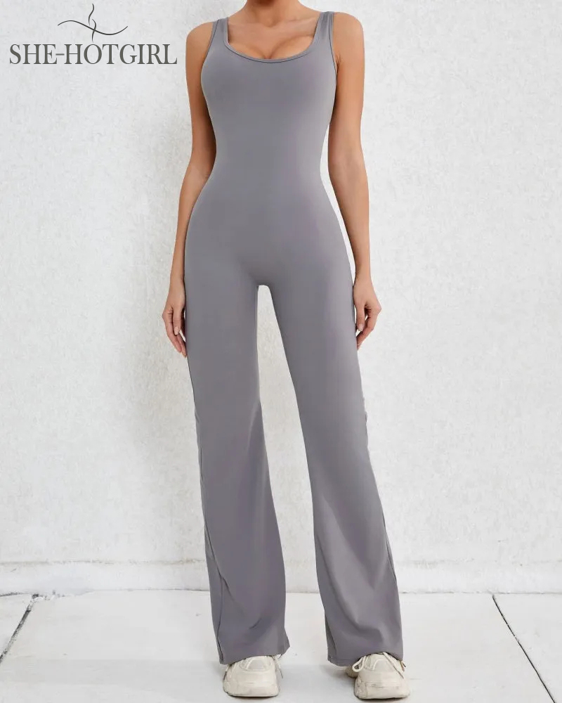 Sporty yoga jumpsuit with flared legs and hollow back