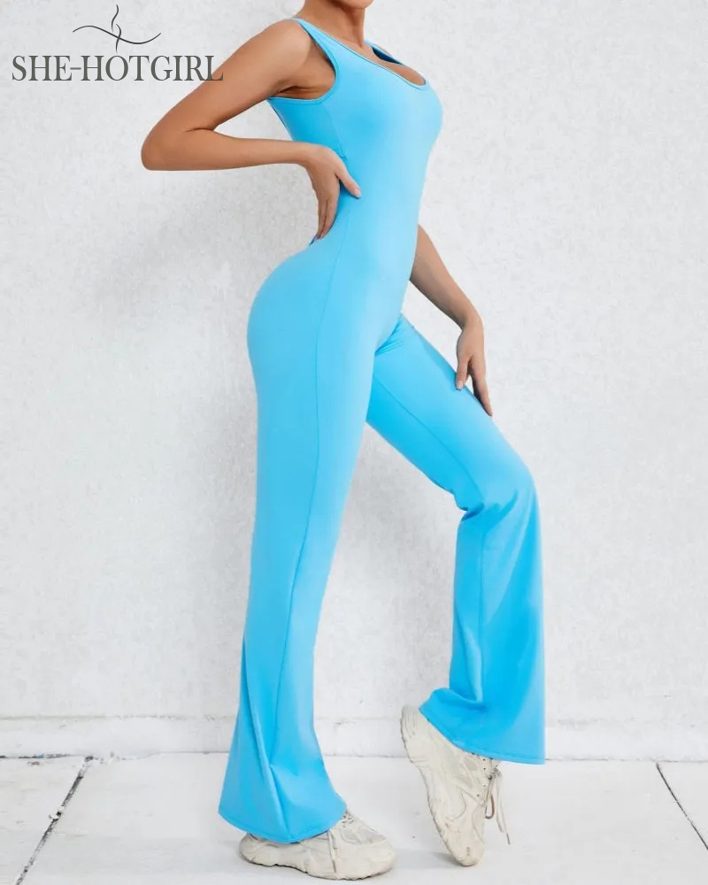 Sporty yoga jumpsuit with flared legs and hollow back
