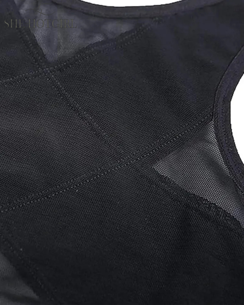 Women's bra with front closure and adjustable shoulder straps