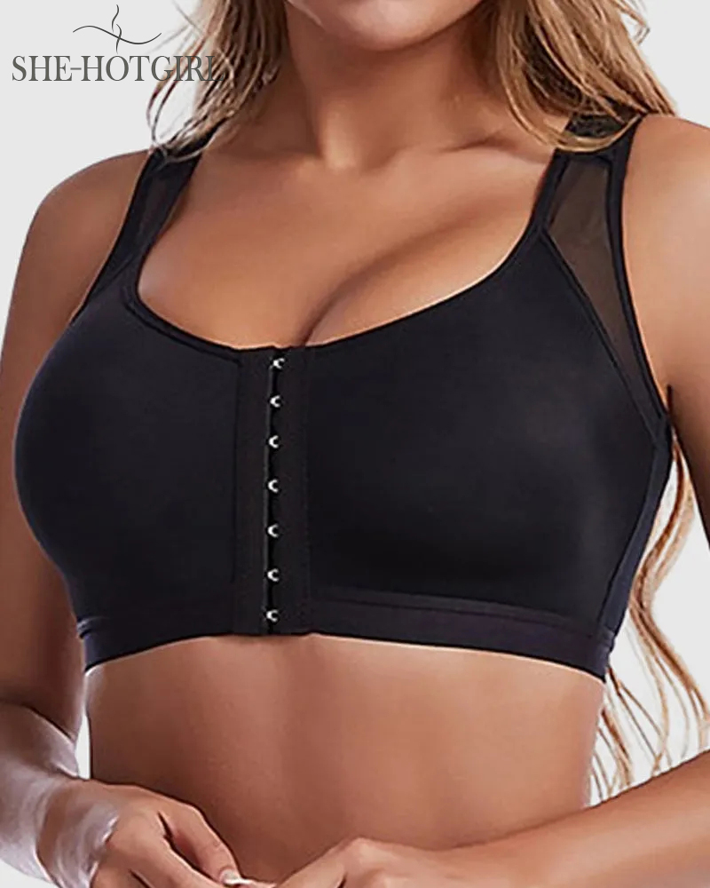 Women's bra with front closure and adjustable shoulder straps