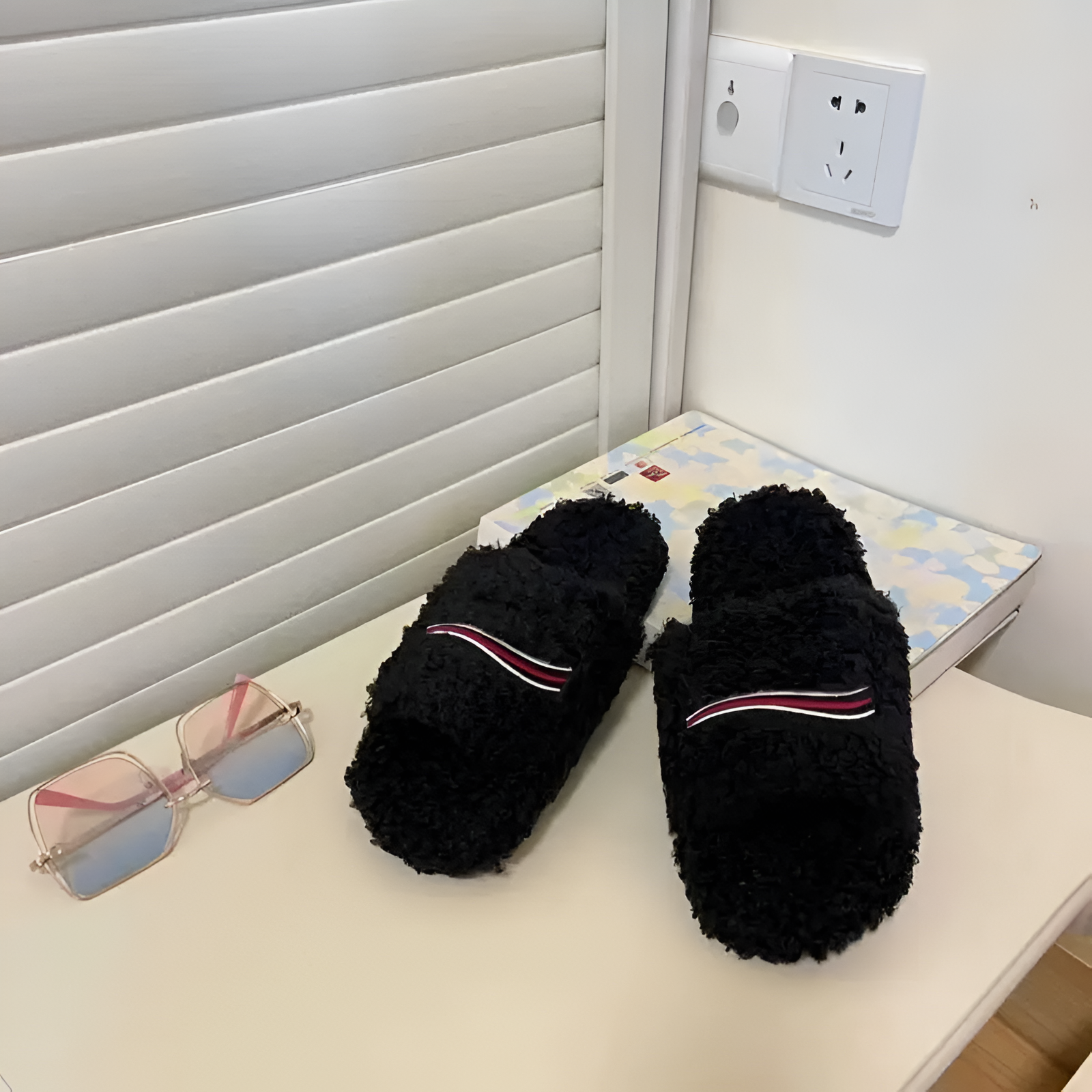 Unisex Outdoor Slide Furry Slippers For Winter