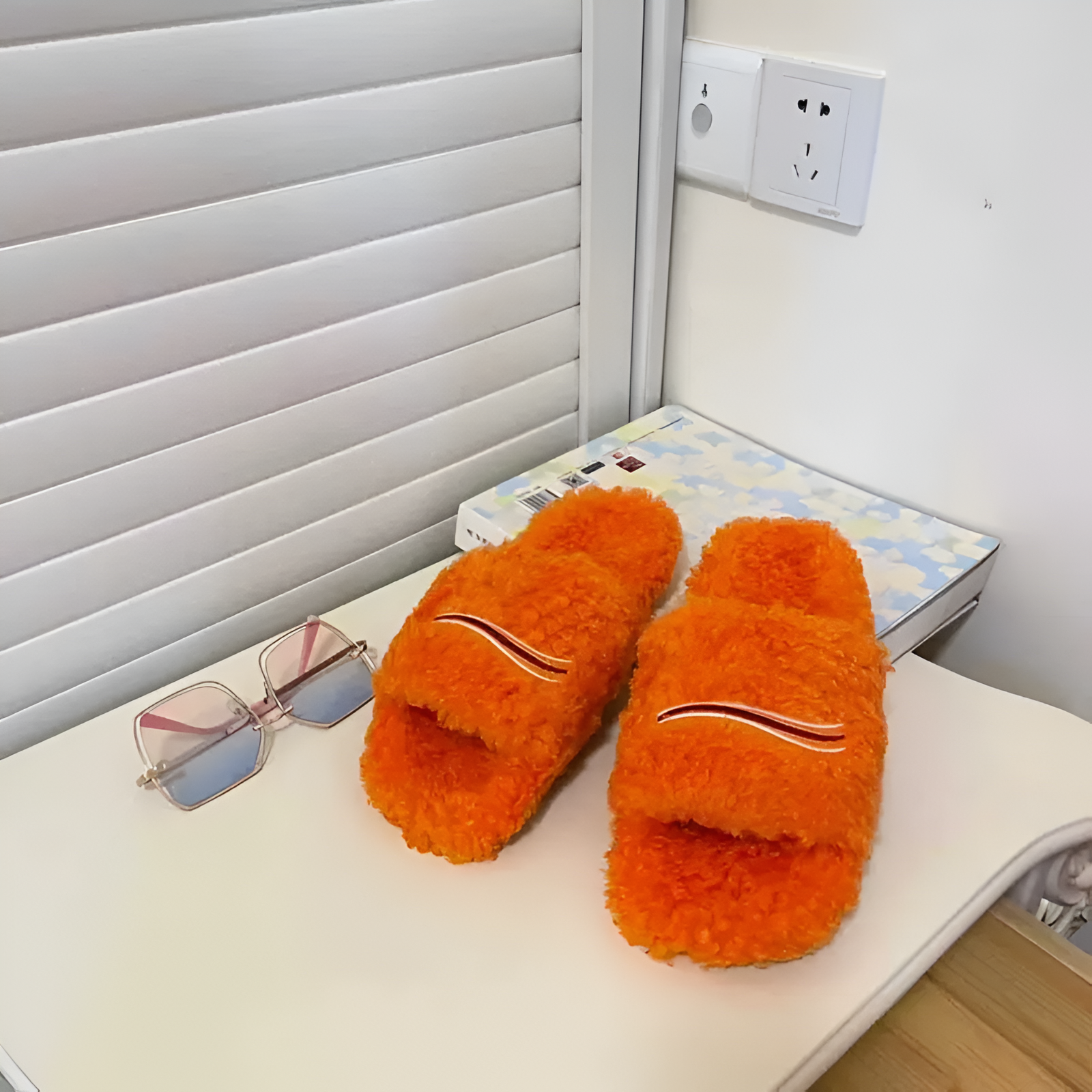 Unisex Outdoor Slide Slippers For WinterUnisex Outdoor Slide Furry Slippers For Winter - Image 4