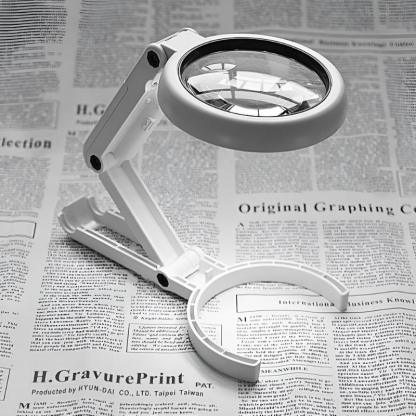 Portable LED Folding Magnifier With Light For Reading And Painting