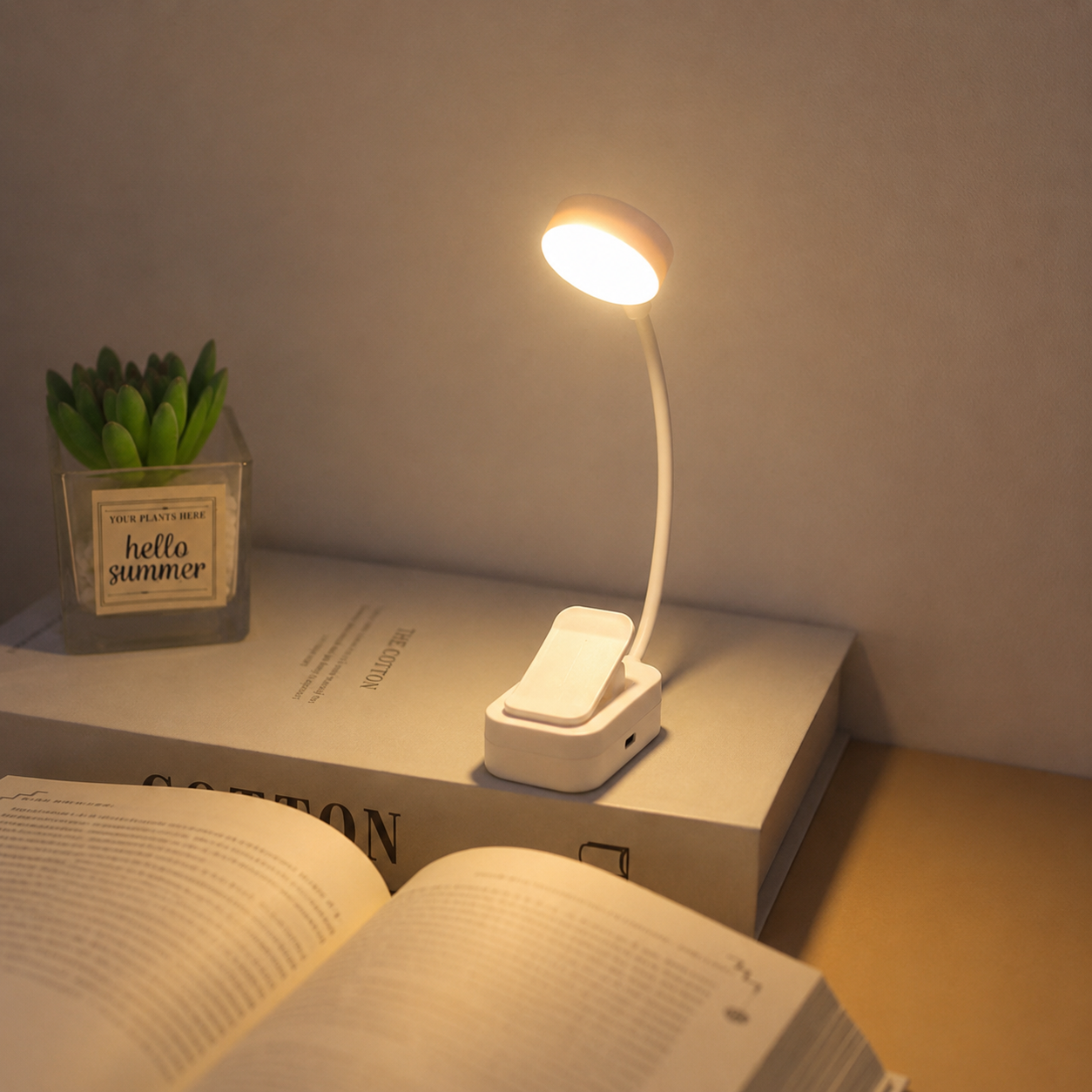 Rechargeable Clip On Reading Lamp With 4 LEDs