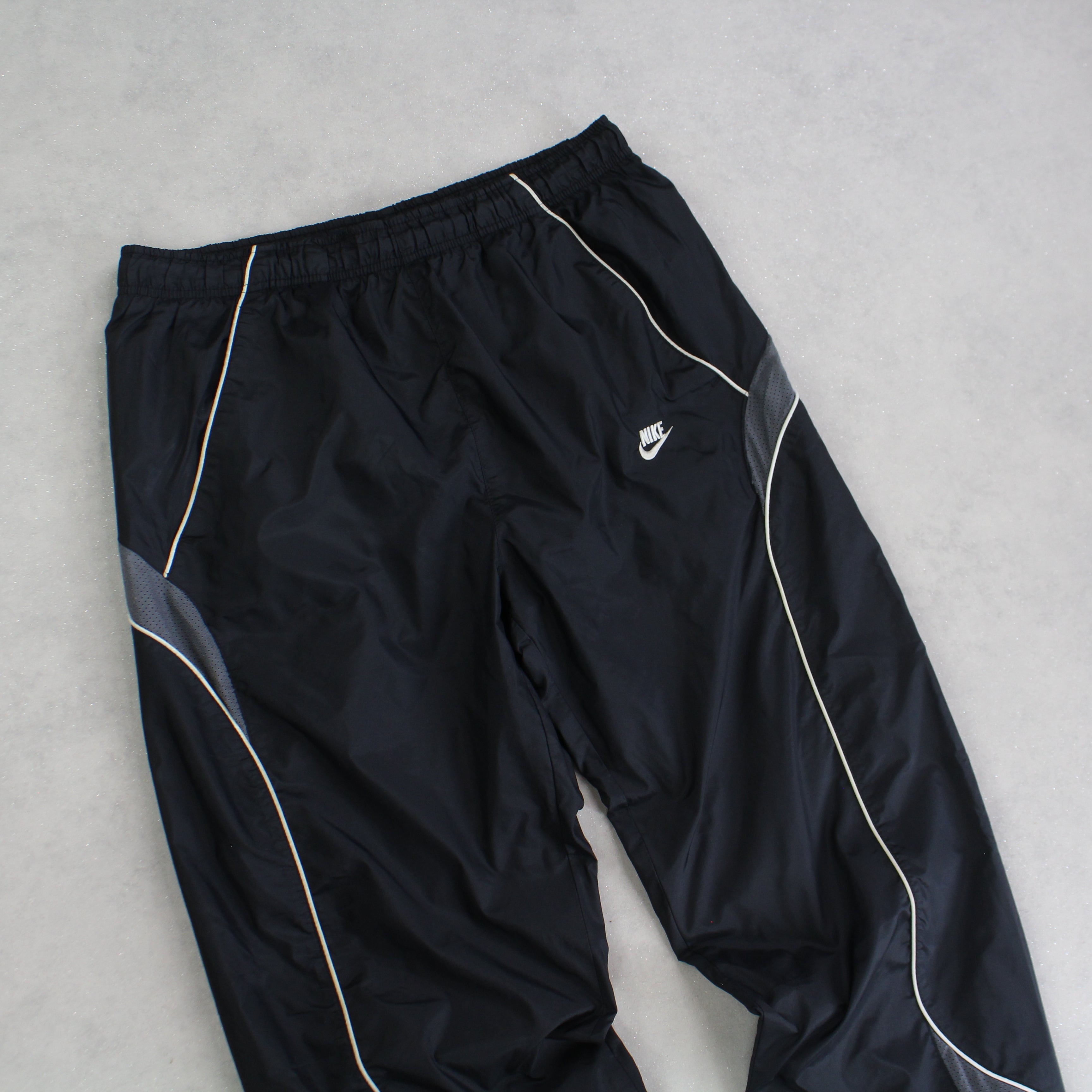 RARE 2000s Trackpants Black-Kikonat