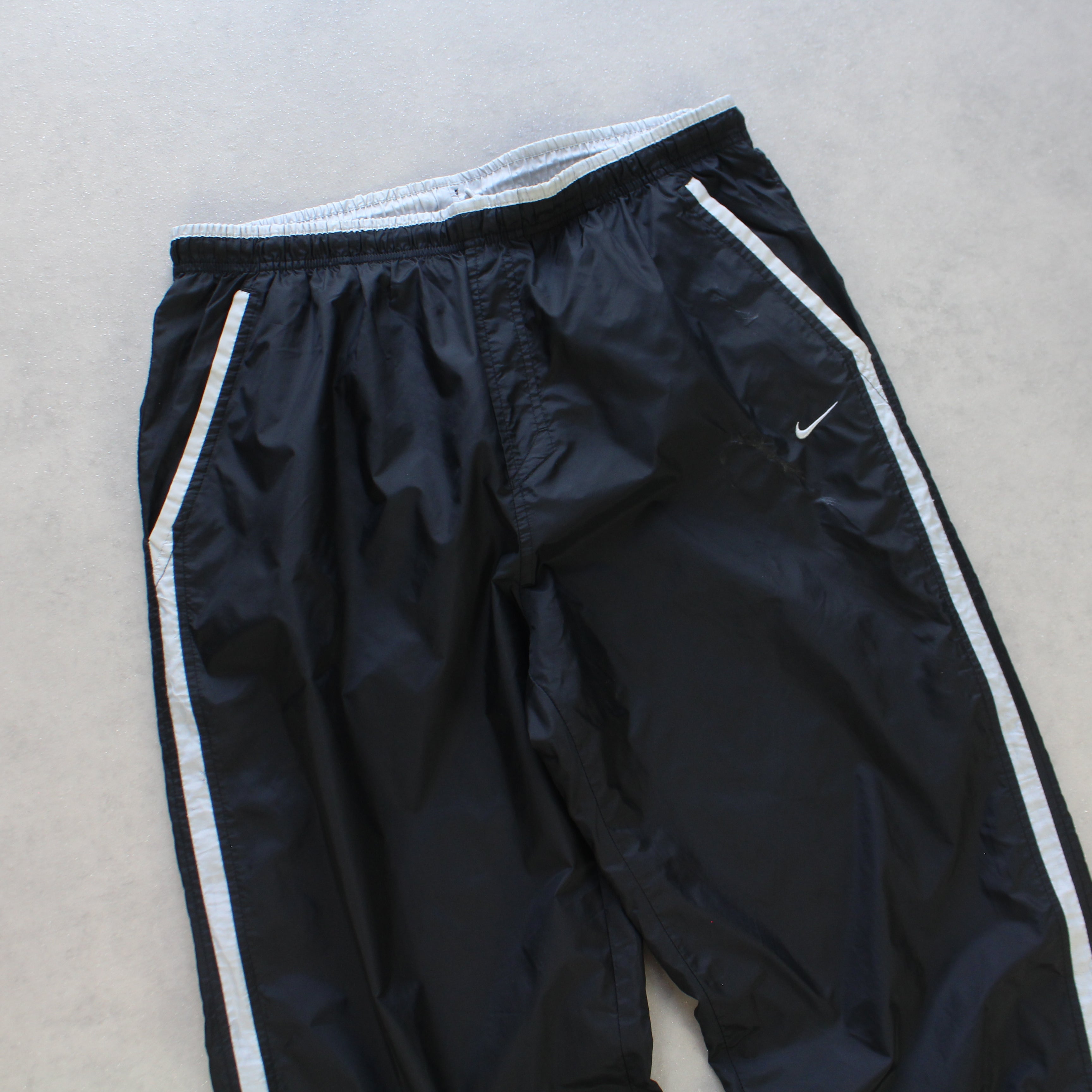 SUPER RARE 2000s Air Max Trackpants Black-Kikonat