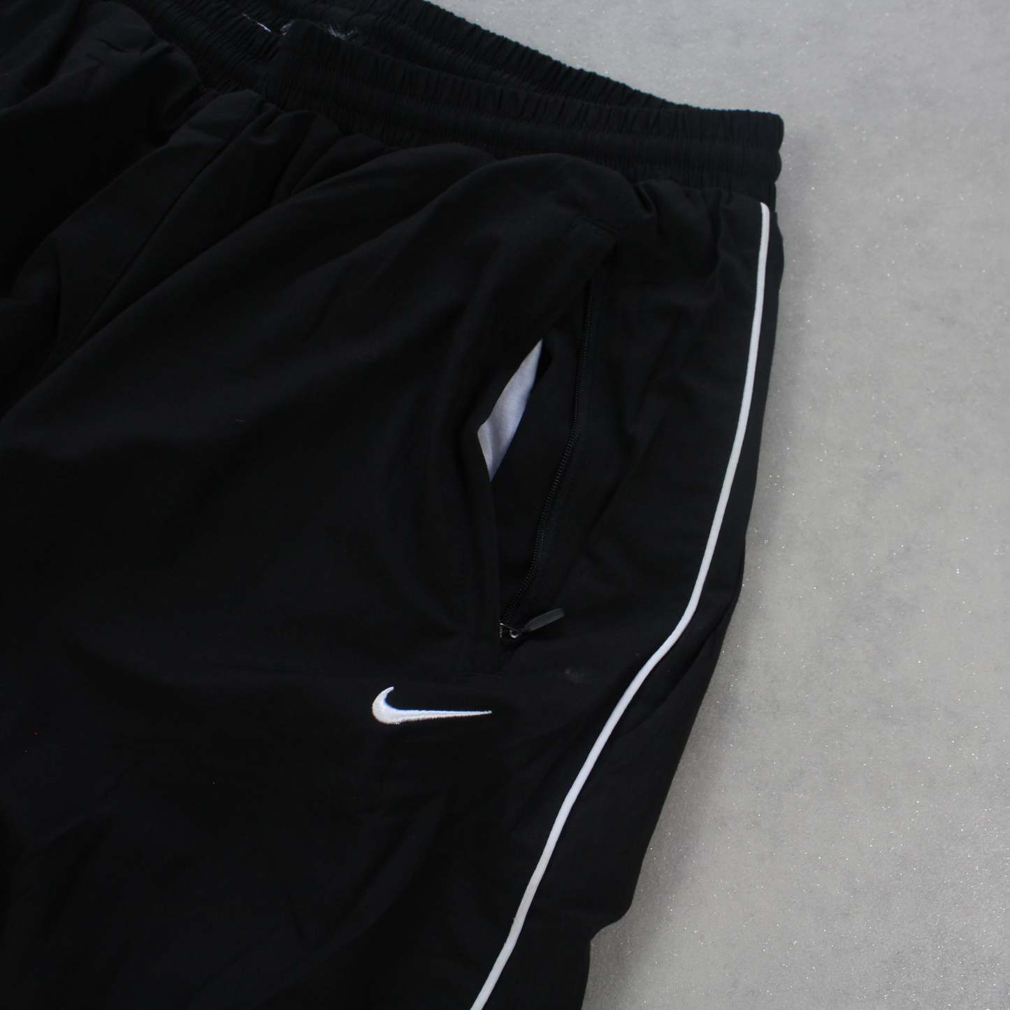 RARE 2000s Baggy Trackpants Black-Kikonat