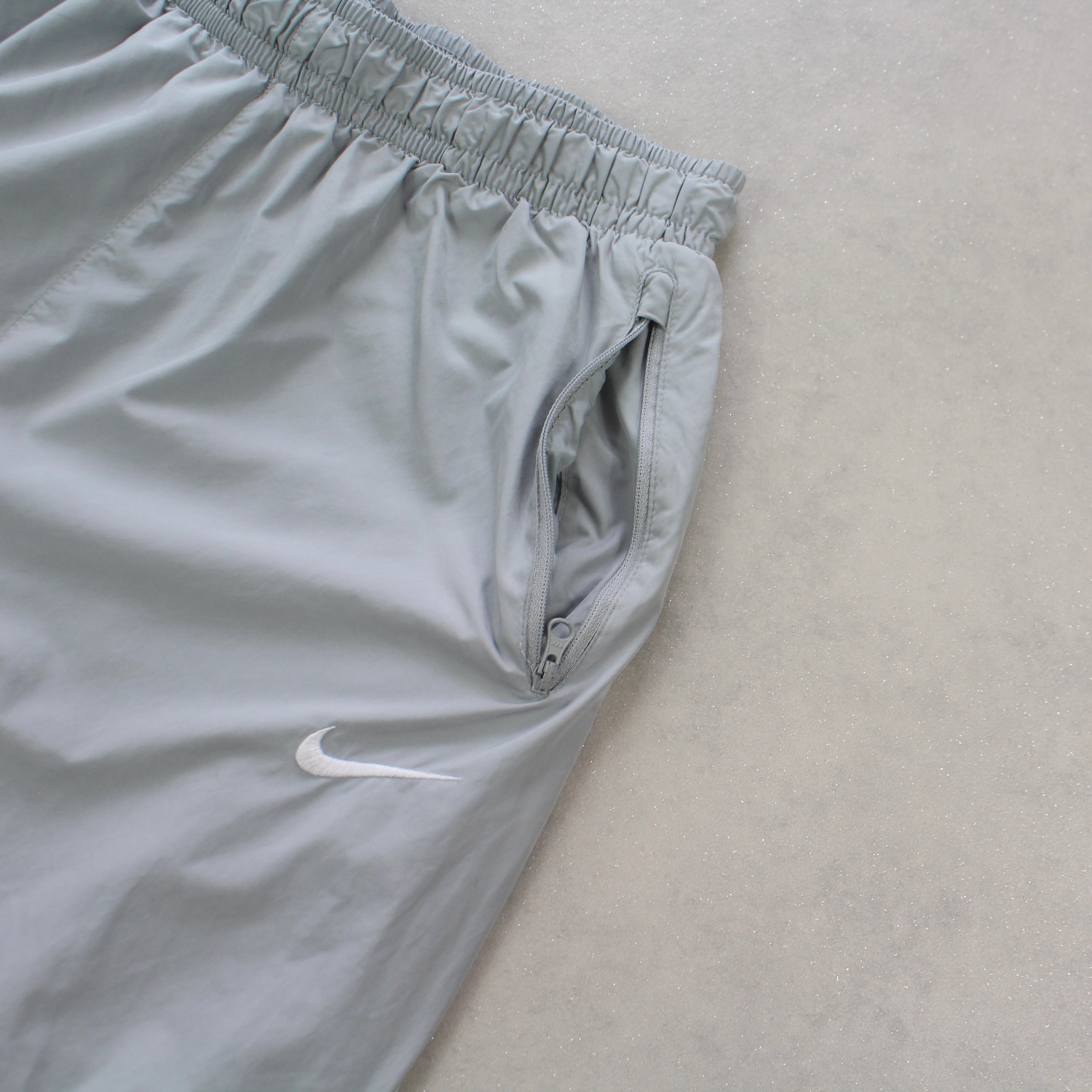 RARE 2000s Trackpants Grey-Kikonat