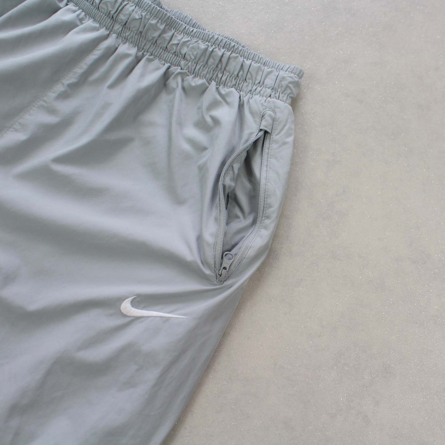 RARE 2000s Trackpants Grey-Kikonat