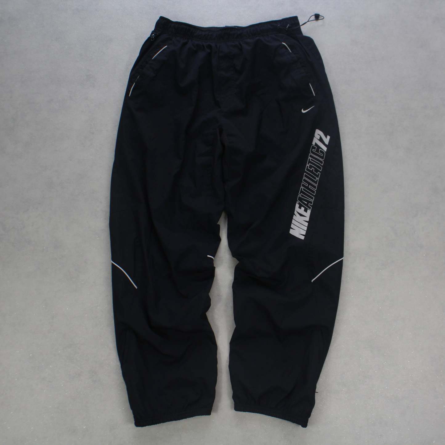 RARE 2000s 72 Trackpants Black-Kikonat