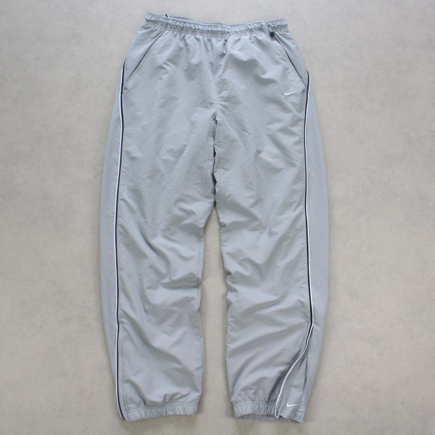 SUPER RARE 2000s Trackpants Grey-Kikonat