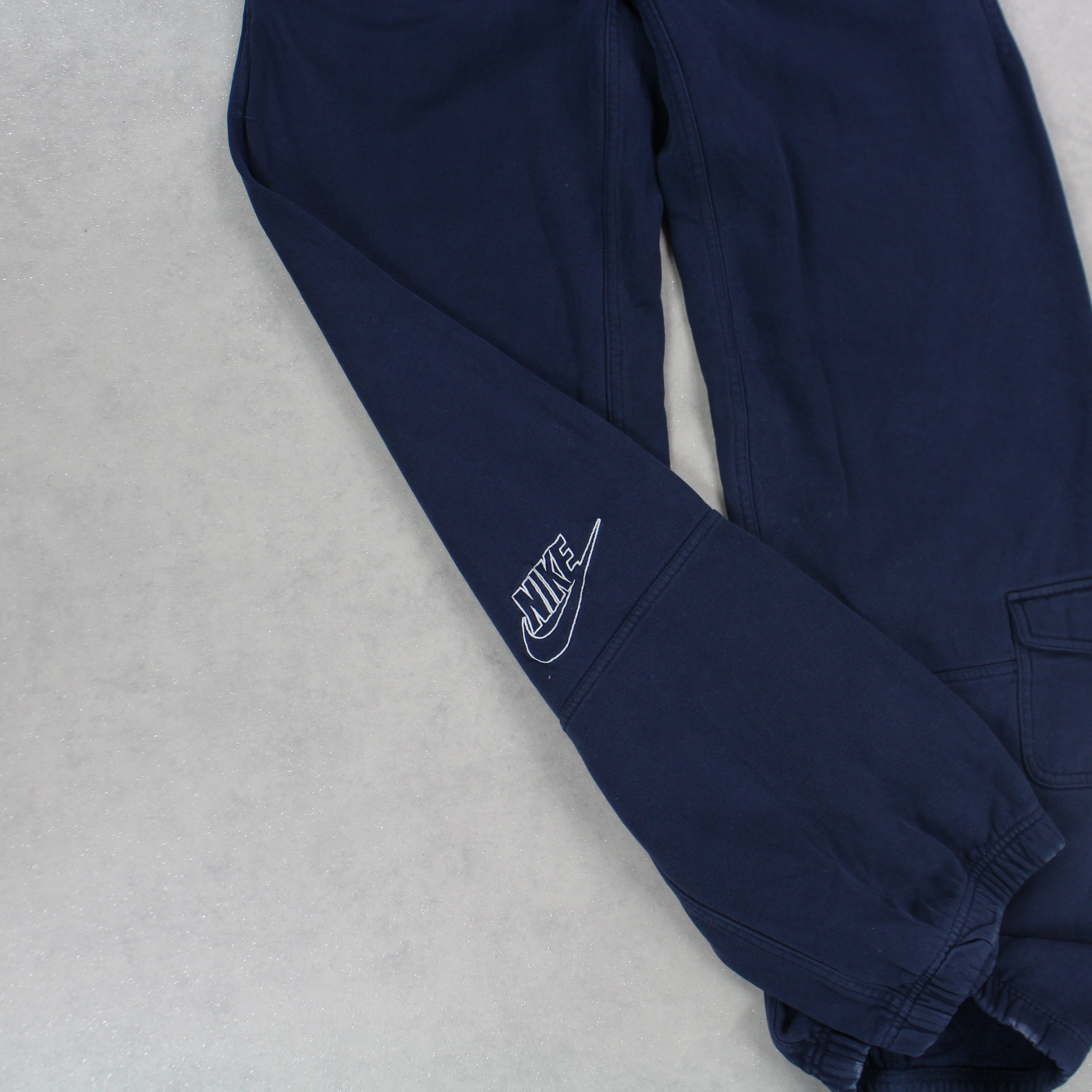 RARE 2000s Cargo Joggers Navy-Kikonat