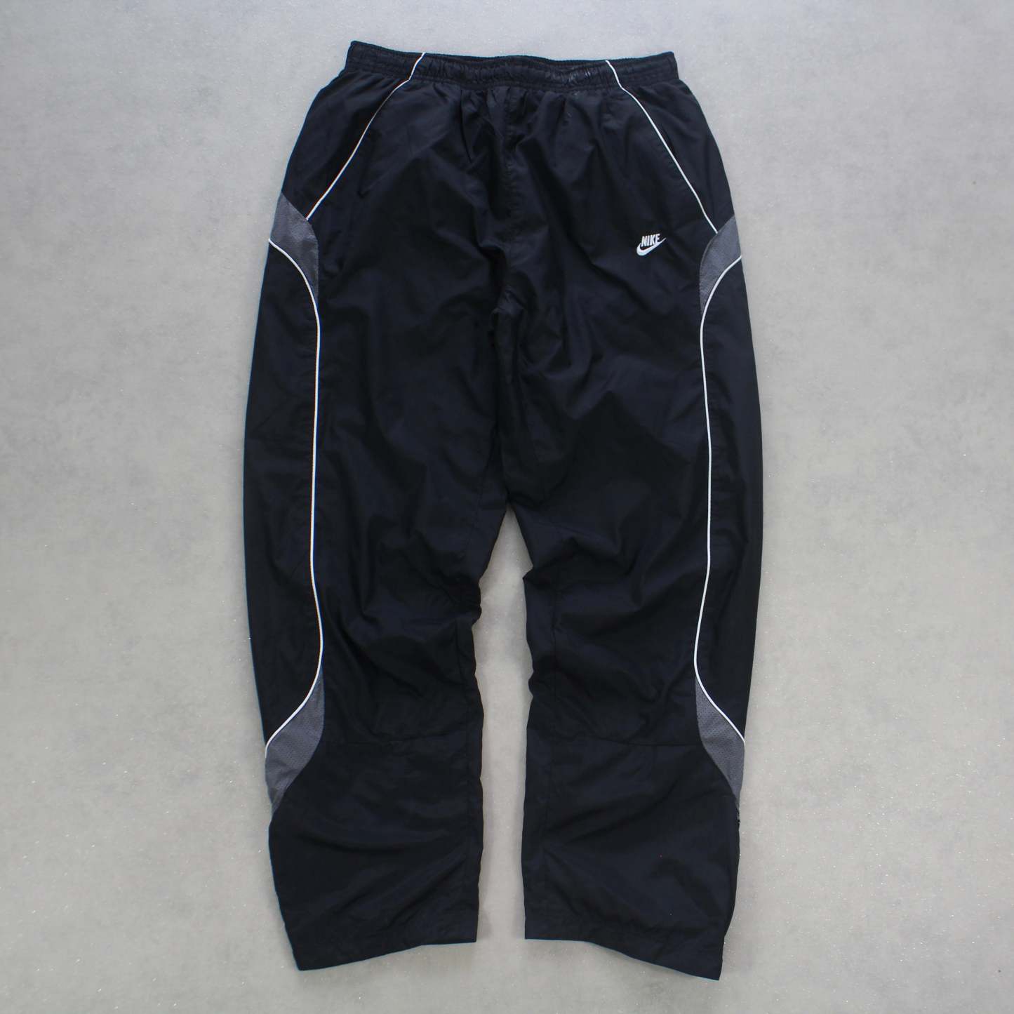 RARE 2000s Trackpants Black-Kikonat