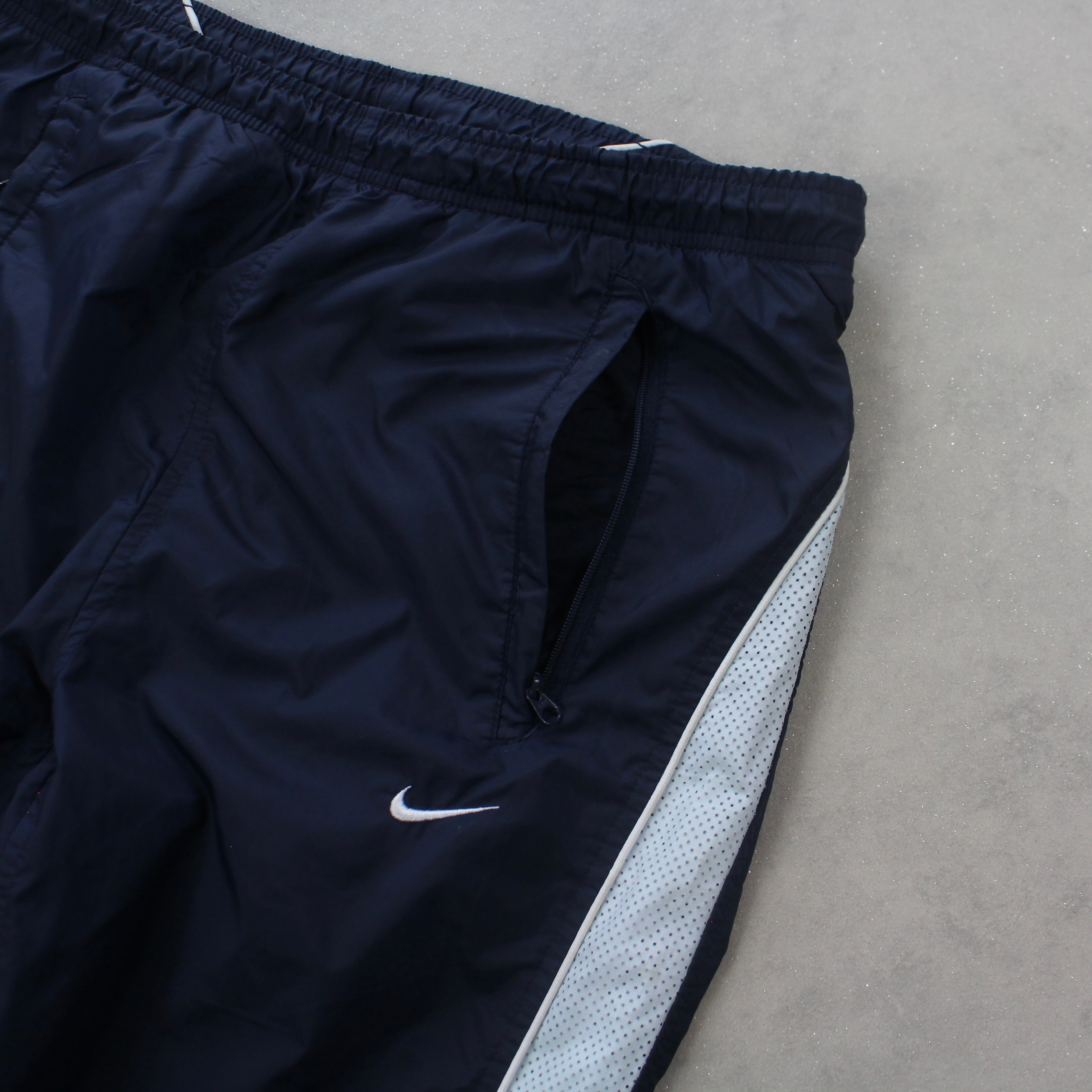 SUPER RARE 2000s Trackpants Navy-Kikonat