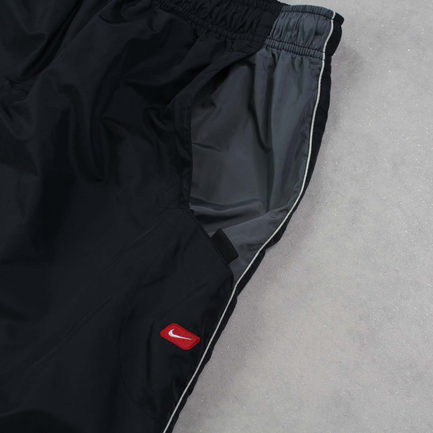 RARE 2000s Trackpants Black-Kikonat